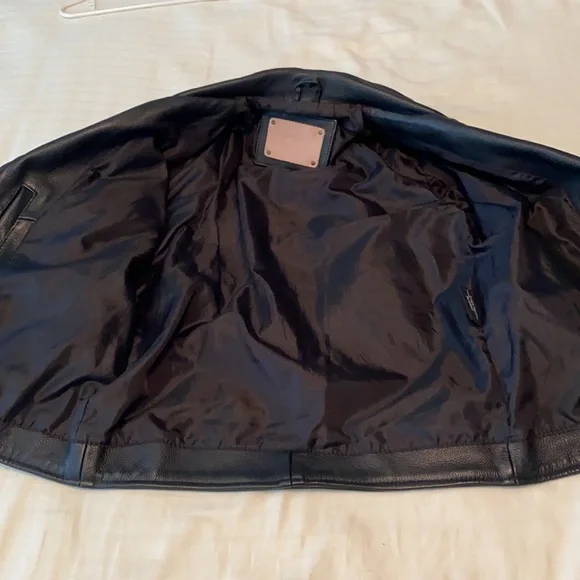 Understated black leather jacket moto jacket - Picture 11 of 16